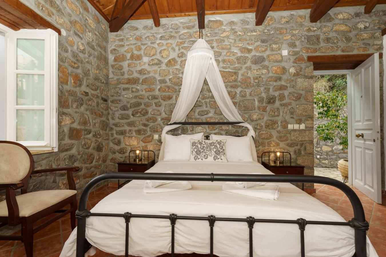 Nereids Guesthouse ไฮดรา ภายนอก รูปภาพ