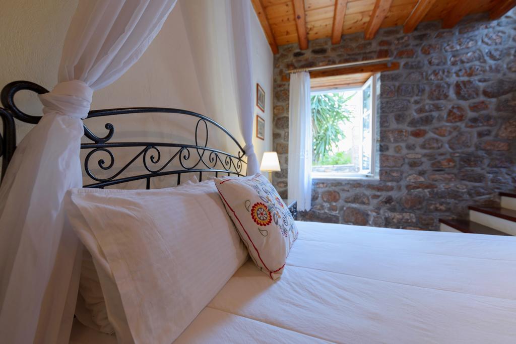 Nereids Guesthouse ไฮดรา ภายนอก รูปภาพ