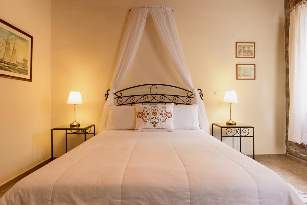 Nereids Guesthouse ไฮดรา ภายนอก รูปภาพ