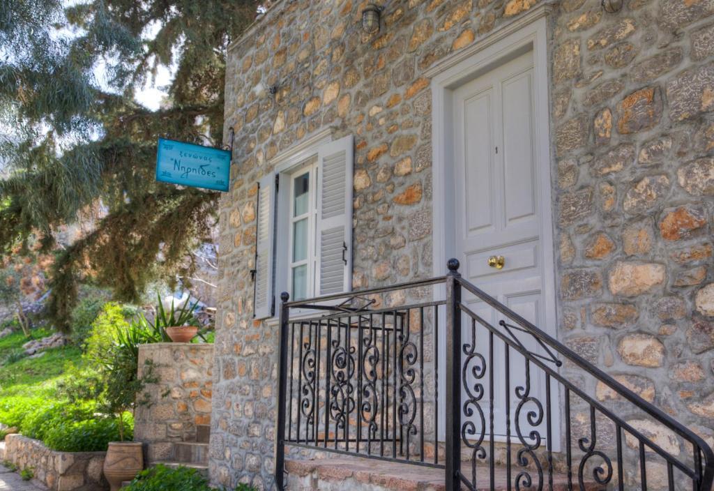 Nereids Guesthouse ไฮดรา ภายนอก รูปภาพ